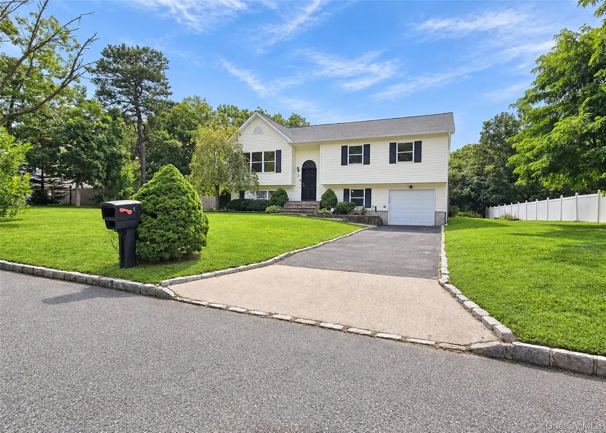 6 Gordal Lane, Coram, NY 11727 - #1
