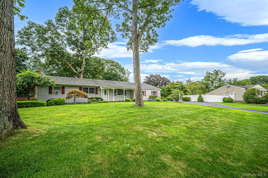 24 Spruce Street, Smithtown, NY 11787 - #2