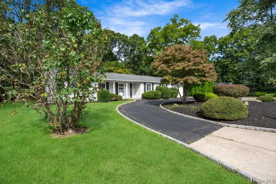24 Blackfoot Trail, Shoreham, NY 11786 - #2