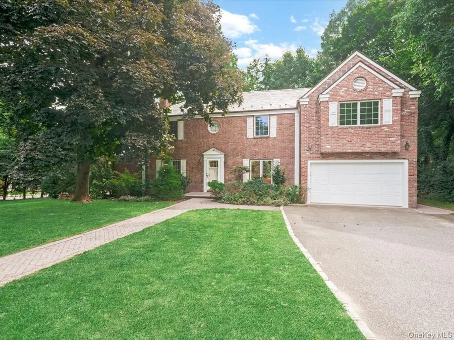 2 Amherst Road E, Great Neck, NY 11021 - #3