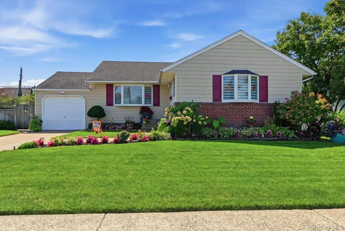 809 Garden Drive, Franklin Square, NY 11010 - #1