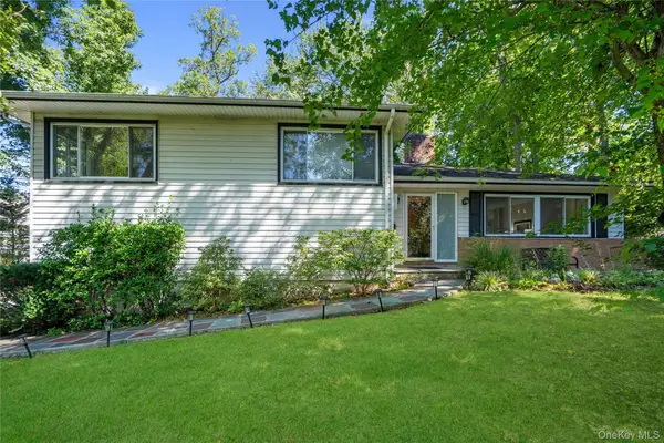 58 Ridge Drive E, Roslyn, NY 11576