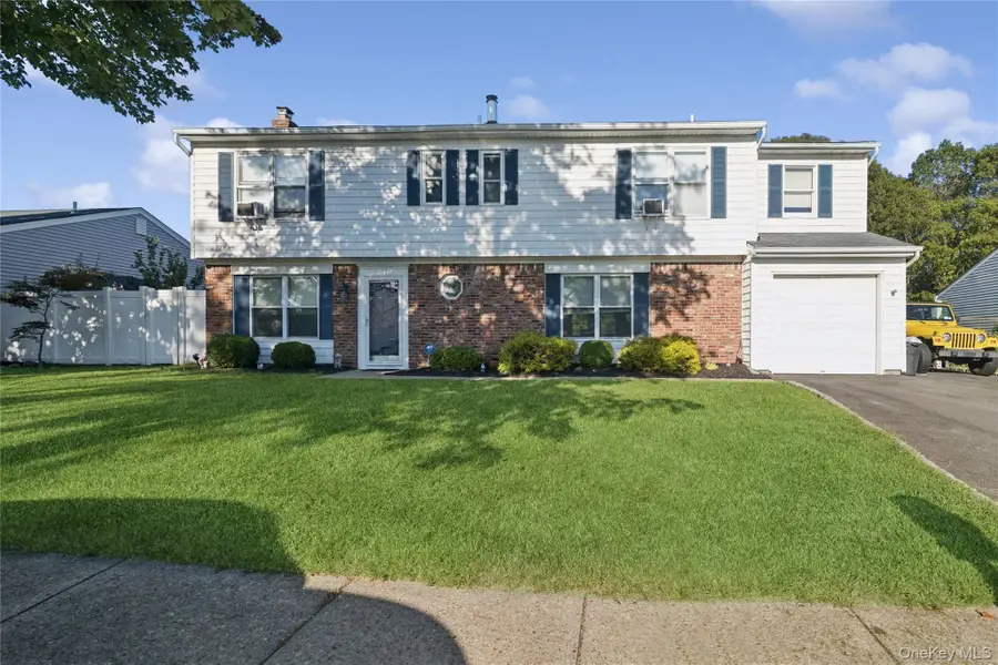 7 Springmeadow Drive, Holbrook, NY 11741 - #2