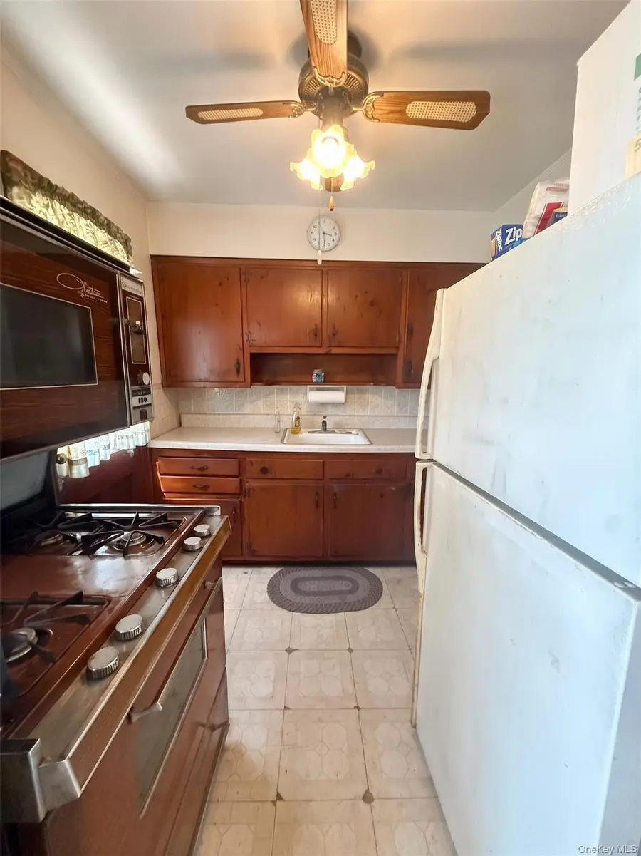 124 Westwood Road N, Massapequa Park, NY 11762 - #2