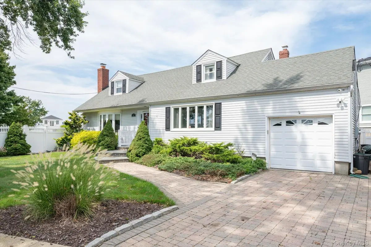 15 E Lincoln Avenue, Massapequa, NY 11758 - #1