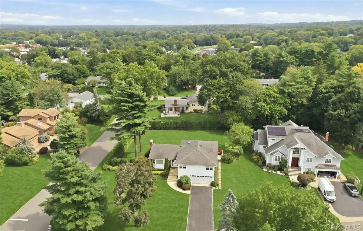 3 Maplewood Lane, East Hills, NY 11576 - #1