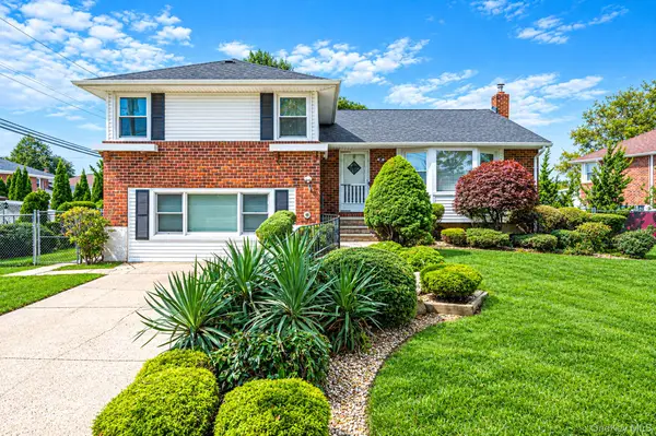 3 Rosewood Drive, Massapequa, NY 11758