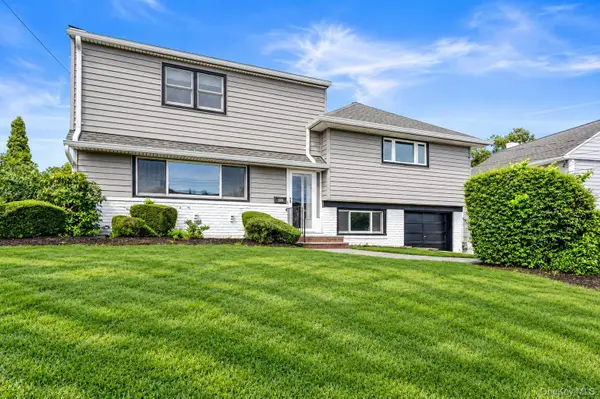 190 W Waukena Avenue, Oceanside, NY 11572
