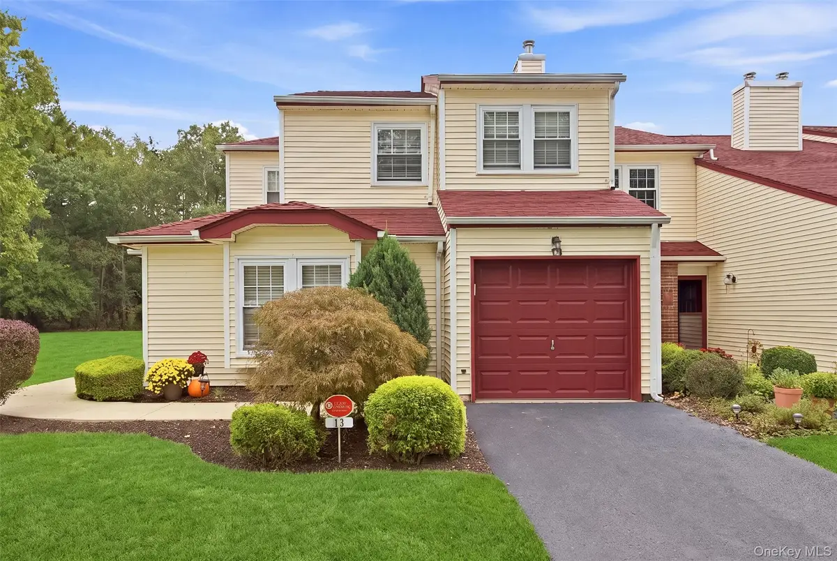 13 Hancock Court, Coram, NY 11727 - #1