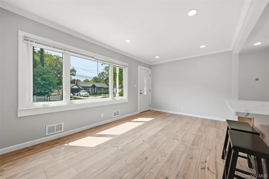 21 Independence Avenue, Babylon, NY 11702 - #2