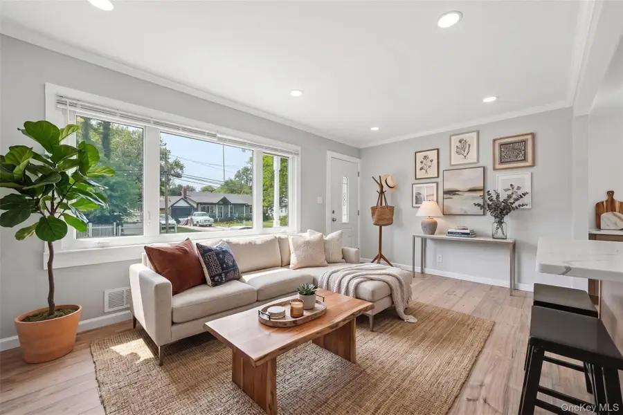 21 Independence Avenue, Babylon, NY 11702 - #3