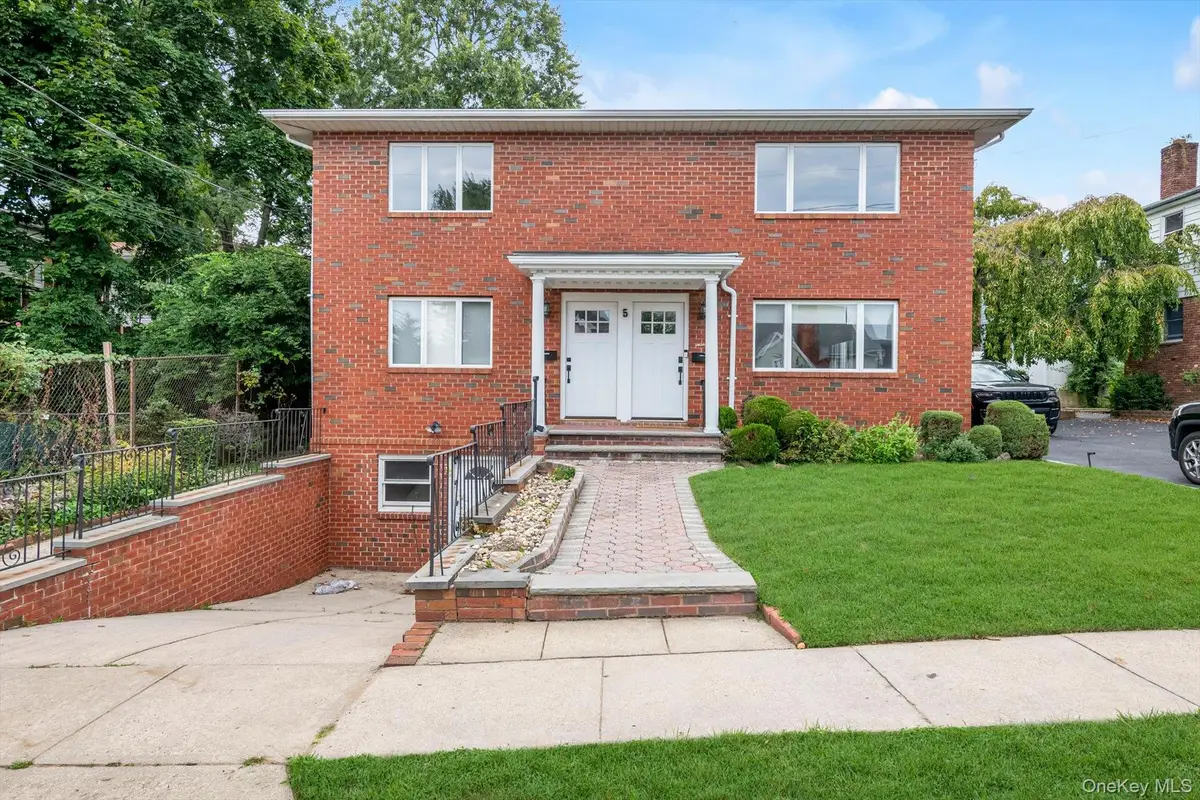 5 Linwood Road N, Port Washington, NY 11050 - #1