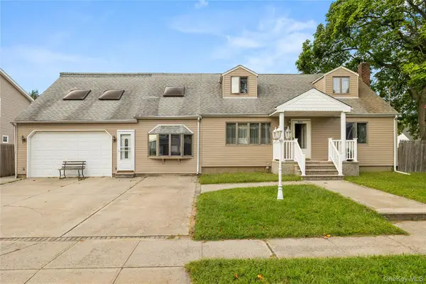 947 N Park Avenue, Massapequa, NY 11758