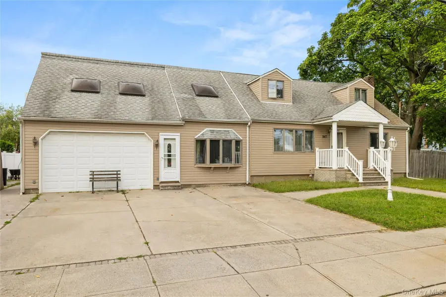 947 N Park Avenue, Massapequa, NY 11758 - #2