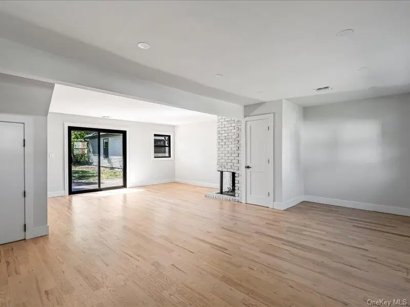 6 Slocum Avenue, Port Washington, NY 11050 - #3