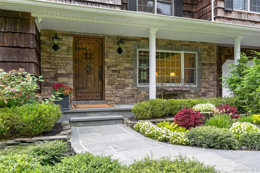 4 Salt Hay Way, Smithtown, NY 11787 - #3