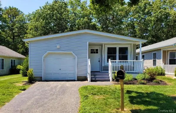 201 Village Circle W, Manorville, NY 11949