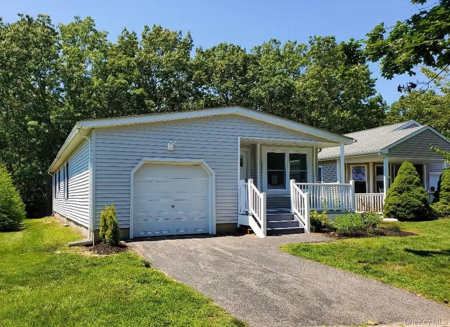 201 Village Circle W, Manorville, NY 11949 - #2