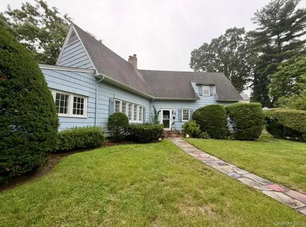 371 Grosvenor Street, Douglaston, NY 11363