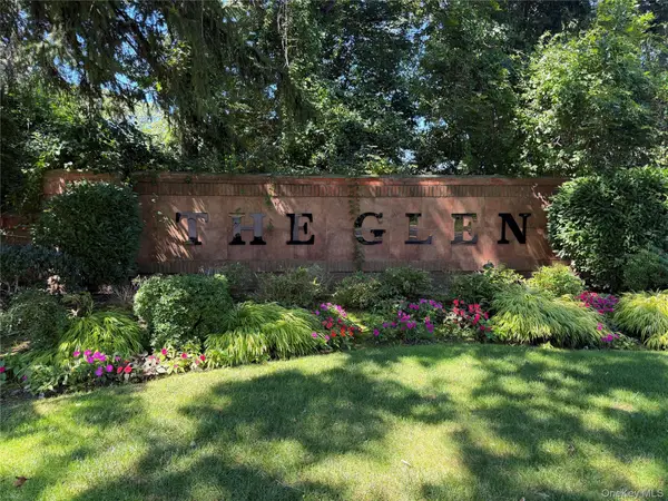 7 Sagaponack Court, Ridge, NY 11961