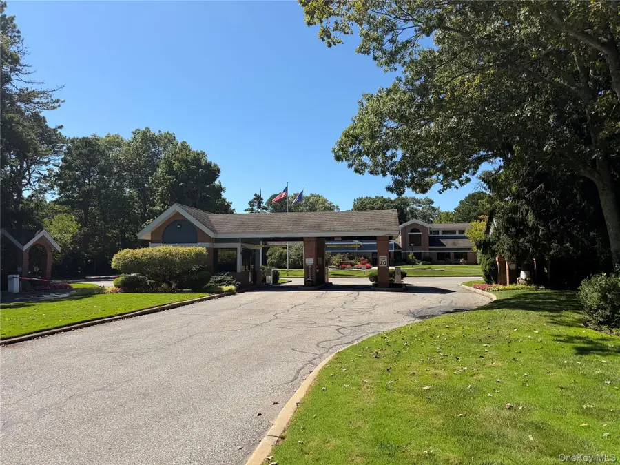 7 Sagaponack Court, Ridge, NY 11961 - #2