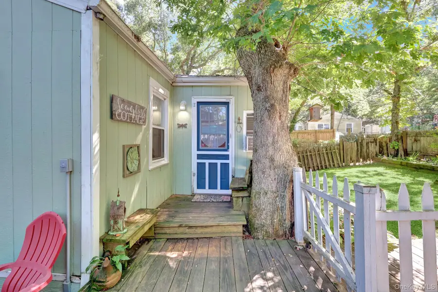 30 Neptune Place, Baiting Hollow, NY 11933 - #3