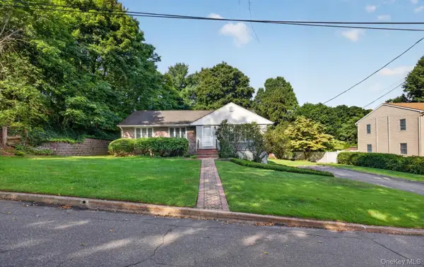 31 Francis Terrace, Glen Cove, NY 11542