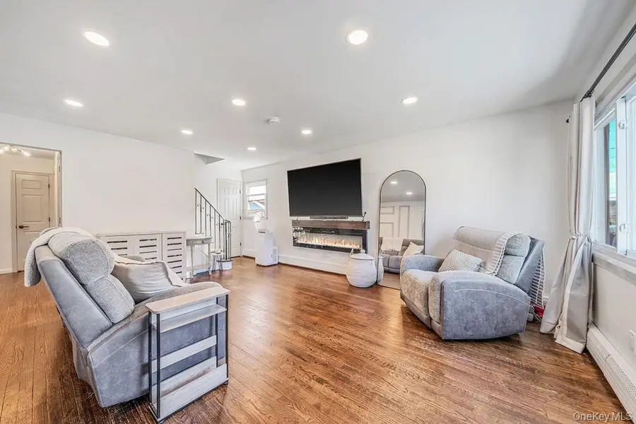41 E Saltaire Rd, Lindenhurst, NY 11757 - #3