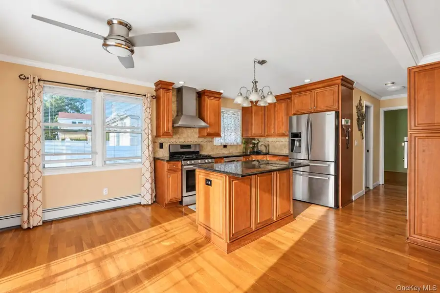 27 Colony Street, Hicksville, NY 11801 - #3