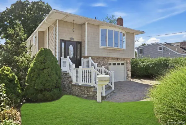 6 Adam Road W, Massapequa, NY 11758