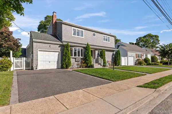 89 3rd Avenue, Massapequa Park, NY 11762