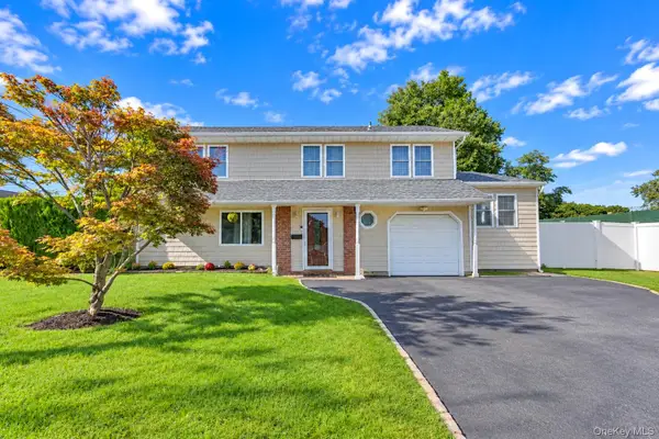 11 Palm Street, Central Islip, NY 11722