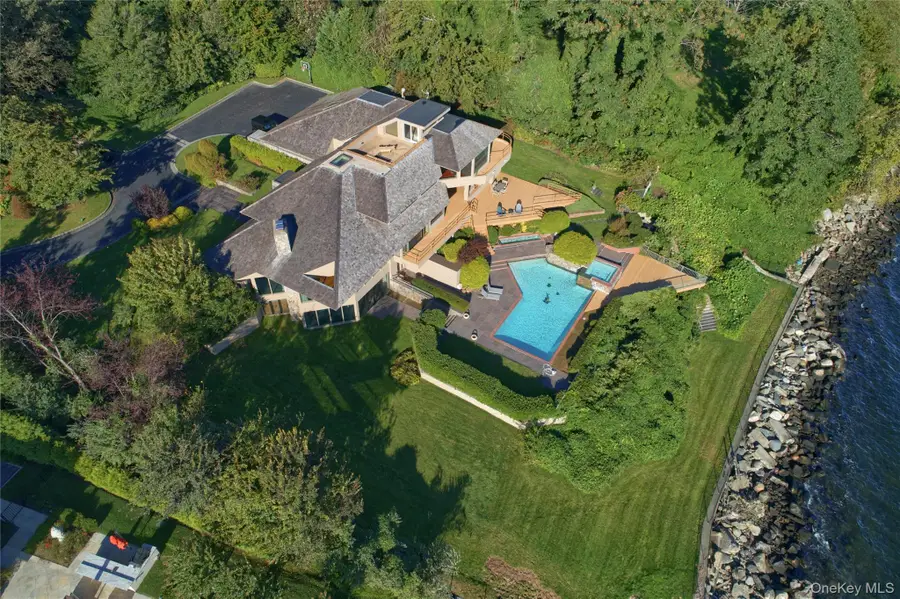 15 Gatsby Lane, Great Neck, NY 11024 - #3