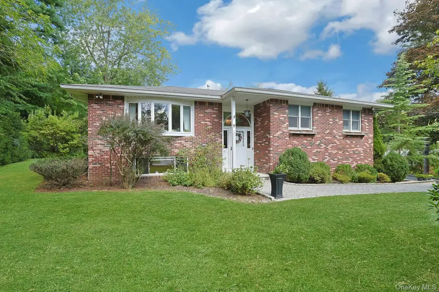 9 Stonegate Road, Valhalla, NY 10595 - #3