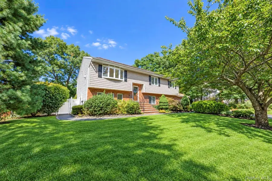 137 Ridgewood Avenue, Farmingville, NY 11738 - #3