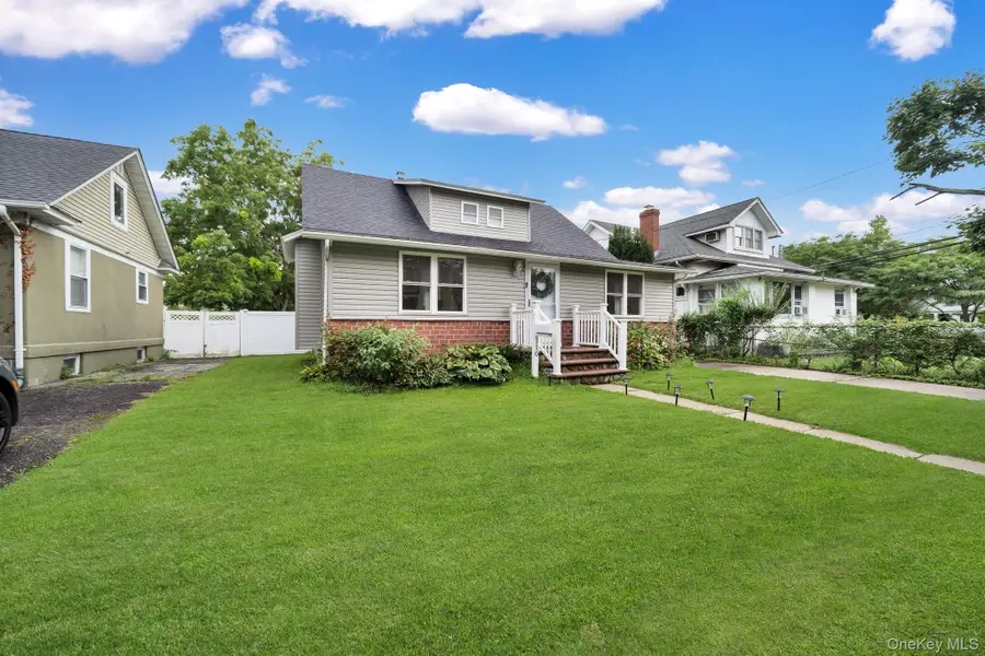 110 N Park Avenue, Bay Shore, NY 11706 - #2