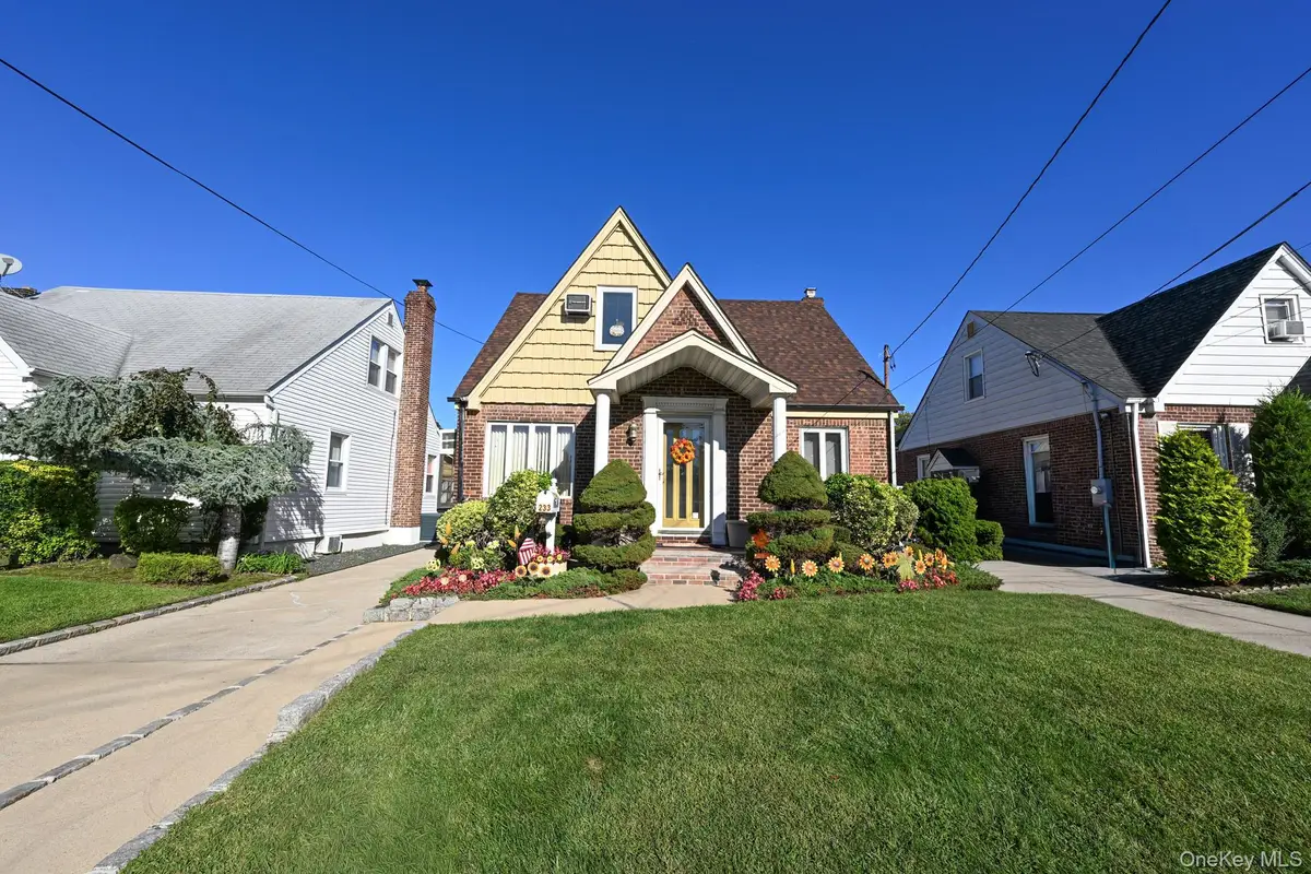 233 Cleveland Street, Franklin Square, NY 11010 - #1