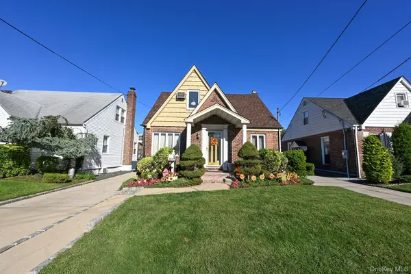 233 Cleveland Street, Franklin Square, NY 11010