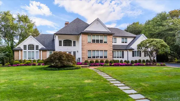 5 Landing Court, Dix Hills, NY 11746