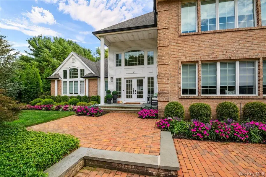 5 Landing Court, Dix Hills, NY 11746 - #2