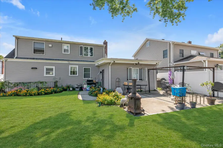 15 Lexington Avenue, Westbury, NY 11590 - #2