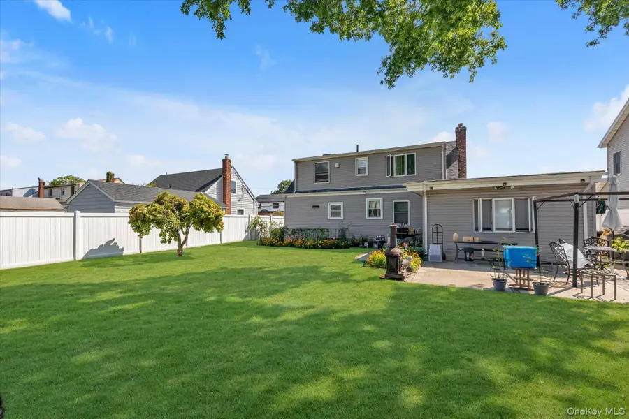 15 Lexington Avenue, Westbury, NY 11590 - #3