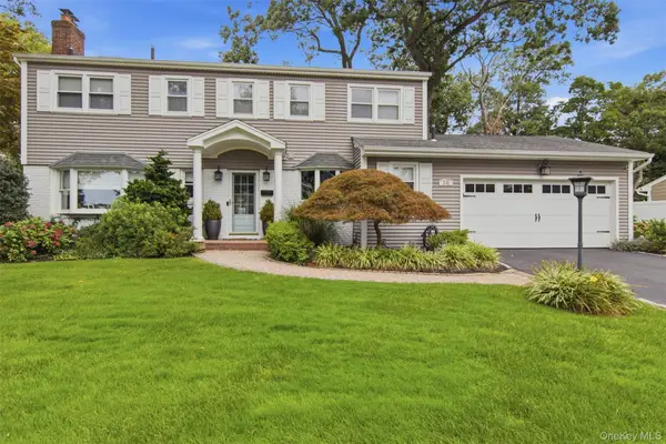 10 Hilltop Lane, Oyster Bay, NY 11771