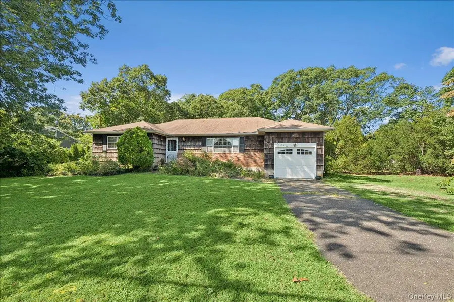 632 Spruce Avenue, Sayville, NY 11782 - #3