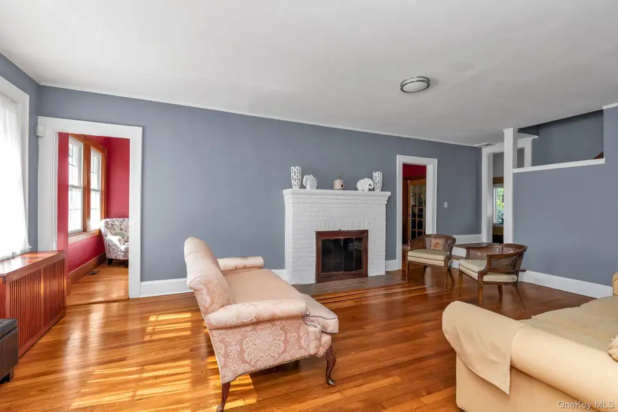238 Burtis Avenue, Rockville Centre, NY 11570 - #3
