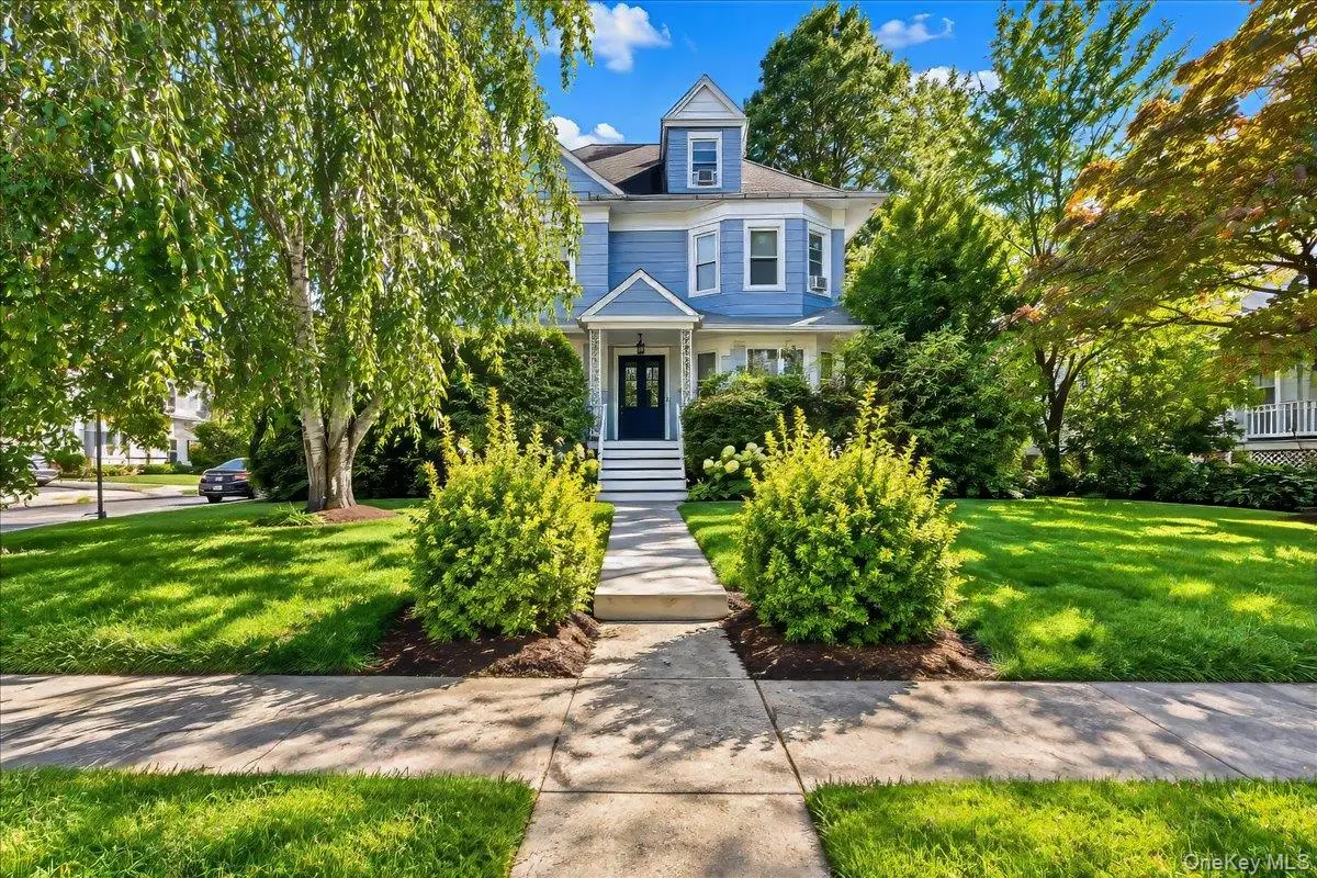 20 Edgewood Park, New Rochelle, NY 10801 - #1