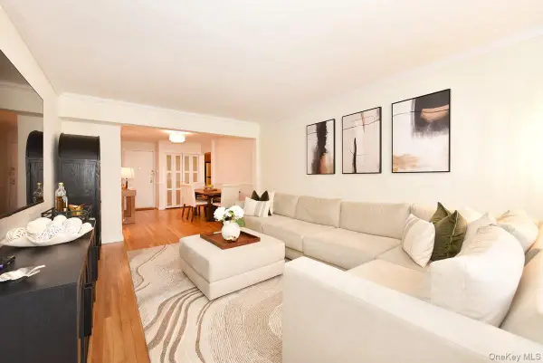 1 Birchwood Court #2O, Mineola, NY 11501