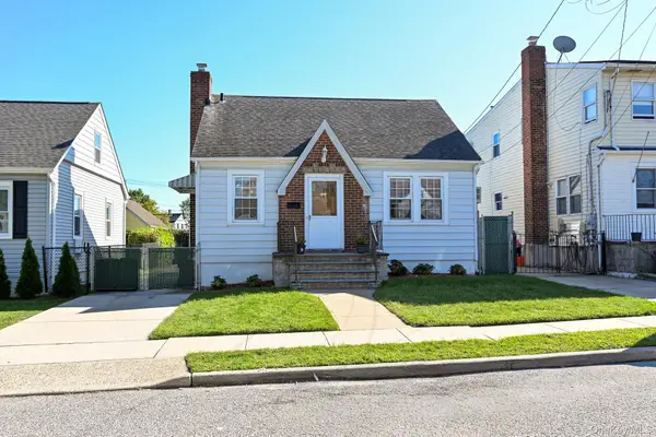 1087 Esther Street, Franklin Square, NY 11010