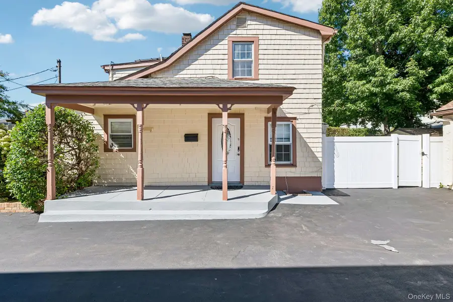 77 Jefferson Avenue, Roslyn Heights, NY 11577 - #3