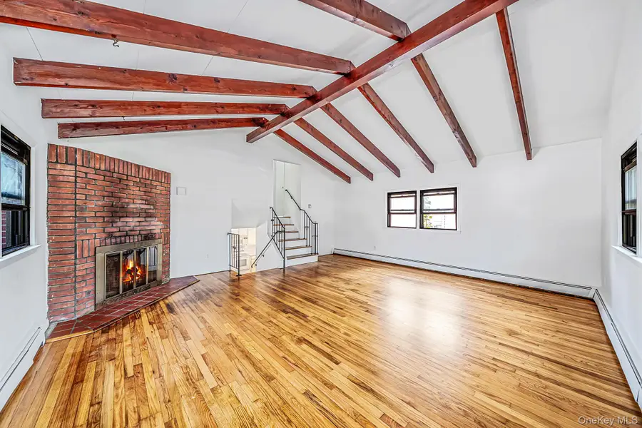 276 Deauville Boulevard, Copiague, NY 11726 - #3